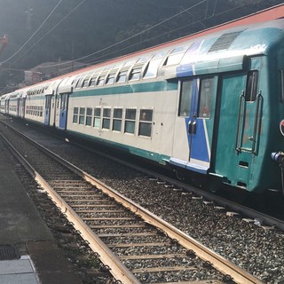 Atto vandalico sul treno regionale Savona-Ventimiglia: identificato il responsabile
