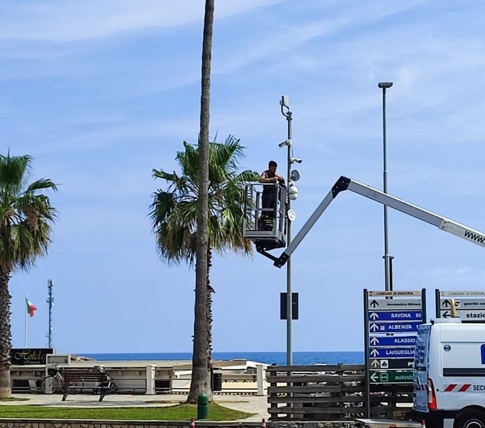 Andora, progetto estate sicura: sette nuove telecamere di videosorveglianza sul litorale