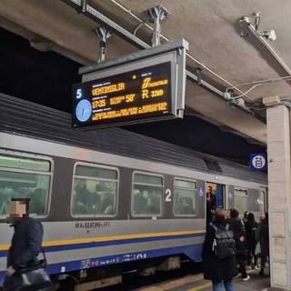 Treni, pendolari sul piede di guerra: &quot;La Regione dovrebbe ricordarsi di noi a Ponente, chiediamo un incontro e tariffe agevolate&quot;