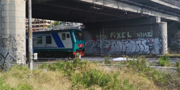 Investimento mortale a Ventimiglia, uomo colpito da un treno nella zona antistante l'anfiteatro, traffico ferroviario bloccato