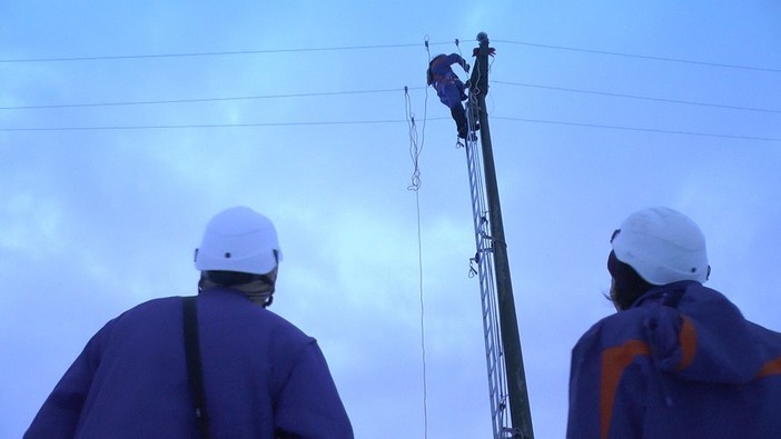 Spotorno: interruzioni energia elettrica nella zona di via delle Strette, tecnici Enel al lavoro