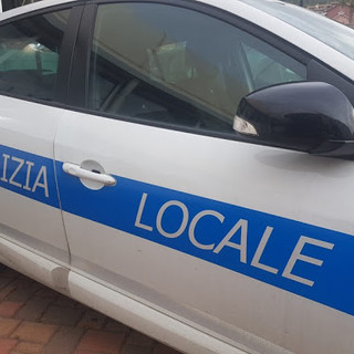 Giro di vite della polizia locale di Loano: controlli contro l'uso di smartphone alla guida ed eccesso di velocità