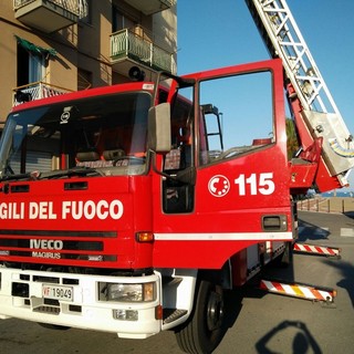 Savona, balcone pericolante in via Vanini