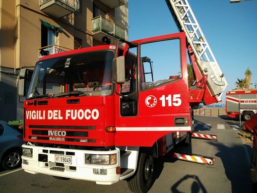 Savona, balcone pericolante in via Vanini