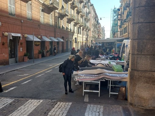 Mercato di Savona, raccolta firme per spostare i banchi da via Guidobono. Vicesindaco Di Padova: &quot;Massima apertura a sentire i residenti, ma quella è area mercatale&quot;