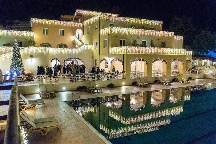 Finale, magici come il Natale: gli spettacoli sotto la tenda del Villaggio di Giuele