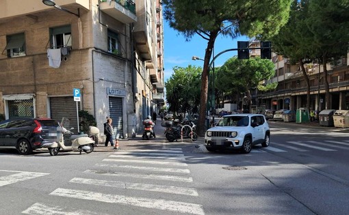 Savona, rimosso il semaforo pedonale di via De Amicis angolo corso Tardy e Benech. Sarà sostituito