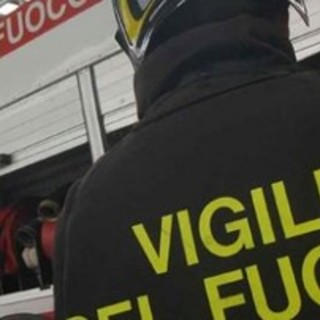 Celle Ligure, auto in fiamme: intervento dei vigili del fuoco