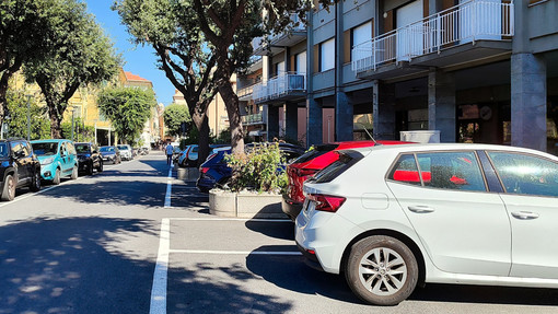 Finale, lite a colpi di cocci di bottiglie e pietrate in via De Raymondi: &quot;Situazione al limite, serve un intervento&quot;