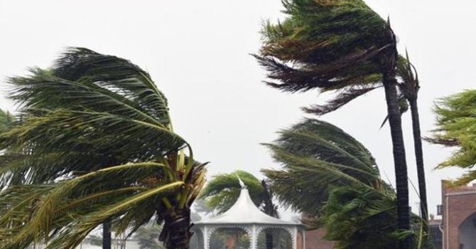 Meteo: mareggiata e vento forte con raffiche superiori ai 100 km/h, pericolo gelicidio nell'entroterra