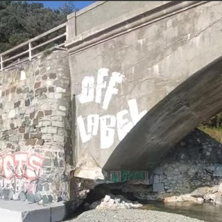 Varazze, danni alla pila del ponte alla foce del rio Arenon. Sindaco: &quot;Non è sicuro&quot;