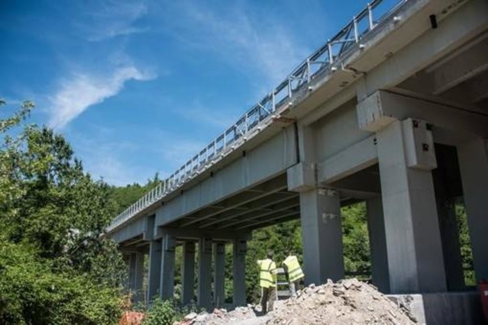 Altare, lavori al viadotto autostradale: strada del Castellaro chiusa al traffico