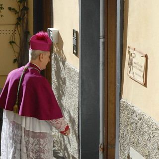 L'arrivo del Vescovo al convento delle Clarisse di Diano Castello