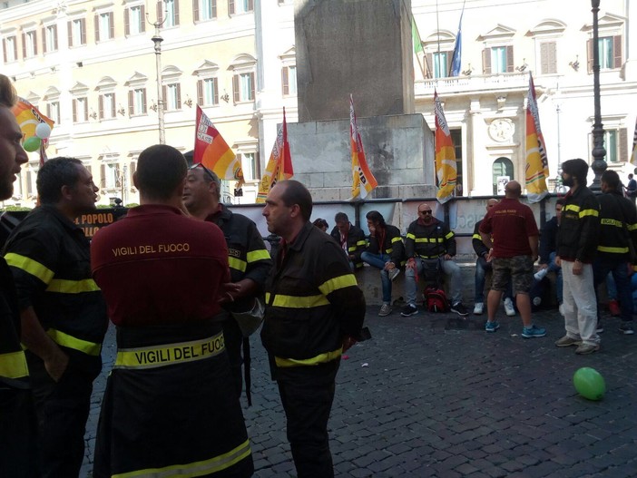 Vigili del Fuoco discontinui ancora a Roma per avere risposte chiare