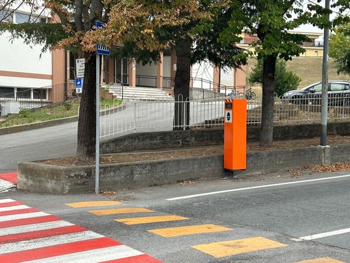 Carcare: posizionato velobox in via del Collegio, limite 30 km/h. Mirri: &quot;Cosi tuteliamo le scuole e gli impianti sportivi&quot;