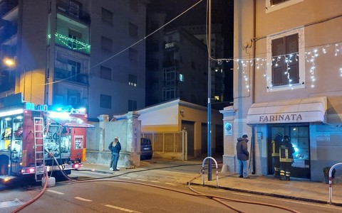 L'intervento dei vigili del fuoco in via Servettaz a Savona