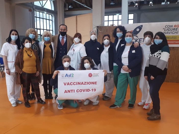 Partite a pieno regime le vaccinazioni alle &quot;Ciminiere&quot; di Calizzano per gli Over 80. La più anziana è Celestina, del 1918