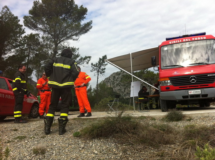 Biker cade nella zona di Calice: soccorso in atto