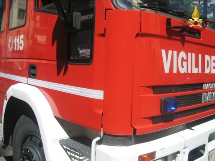 Incendio baracca ad Ortovero: intervento dei vigili del fuoco