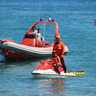 Più sicuri nelle spiagge di Vado e Savona con il presidio acquatico dei Vigili del fuoco nei weekend