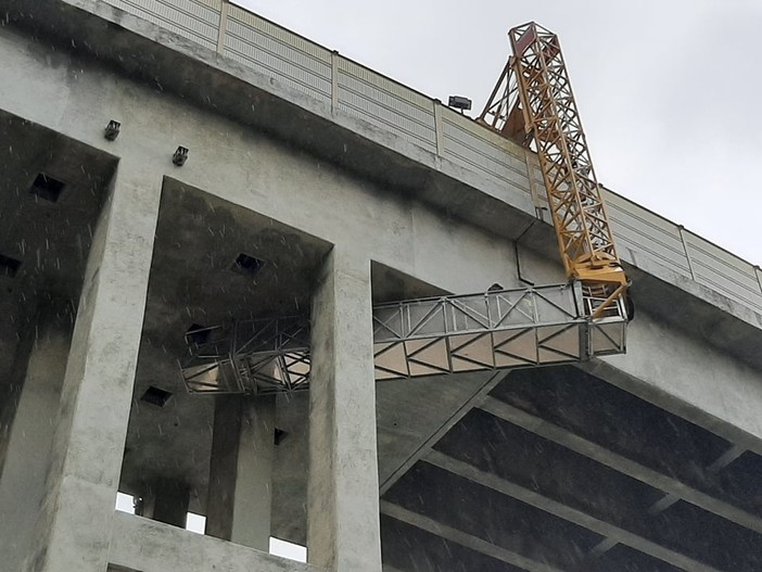 Celle, proseguono gli interventi sul viadotto Costa: ieri controlli del carroponte sull'impalcato dell'A10 (FOTO e VIDEO)