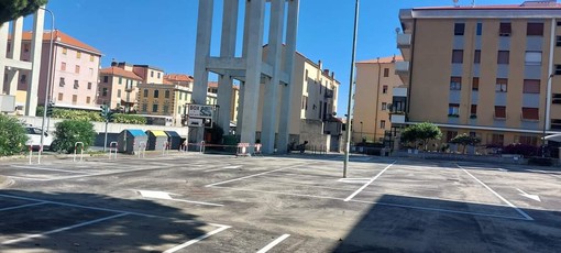 Varazze, riaperto dopo l'asfaltatura il park di via Accinelli: recuperati 5 posti auto e moto