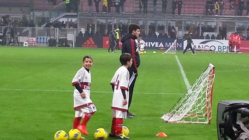 I bambini della Villanovese a San Siro con i loro beniamini