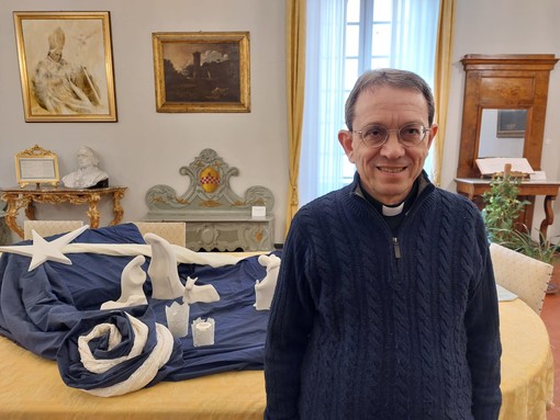 Natale, il messaggio del vescovo Marino con le parole di Battiato: &quot;Cerchiamo di vedere l'alba dentro l'imbrunire&quot; (VIDEO)