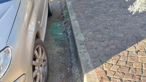 Danneggiamenti vetri auto a Savona, si sommano le denuce: da via Verdi a Piazza del Popolo e via Genova