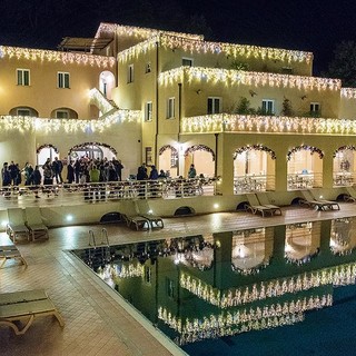 Finale, magici come il Natale: gli spettacoli sotto la tenda del Villaggio di Giuele