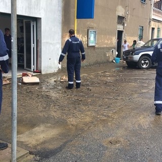 Il maltempo colpisce Vado Ligure: negozi e case invase da acqua e fango (FOTO e VIDEO)
