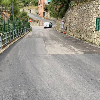 Finale, lieve scontro frontale tra auto in via XXV Aprile: qualche disagio alla circolazione