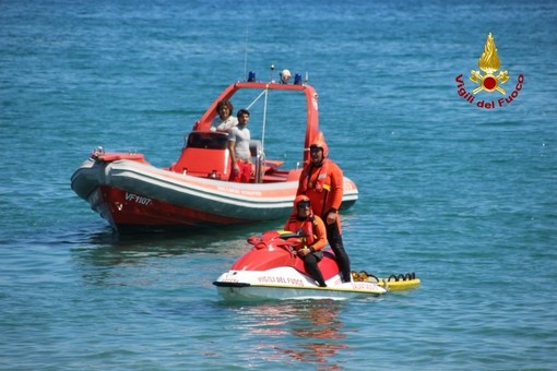 Più sicuri nelle spiagge di Vado e Savona con il presidio acquatico dei Vigili del fuoco nei weekend