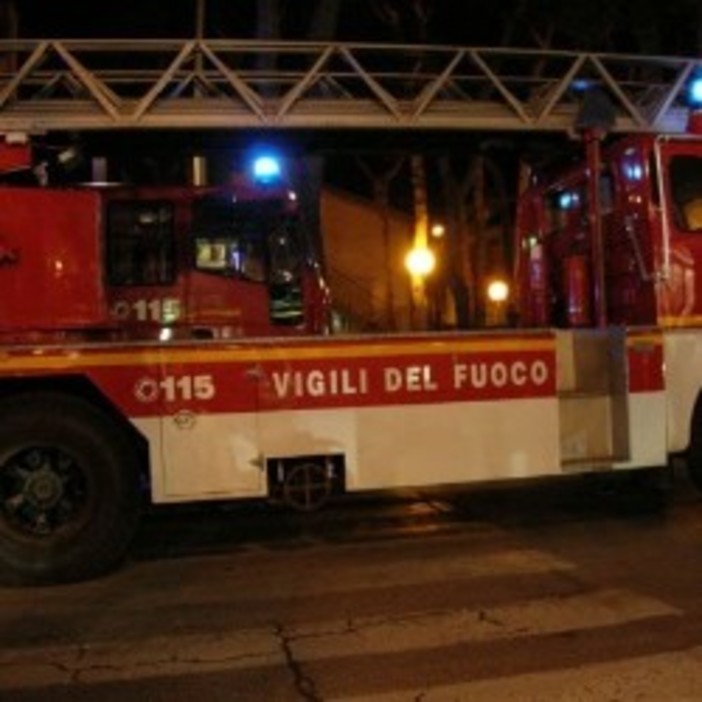 Albenga: camion in fiamme in regione Vallè