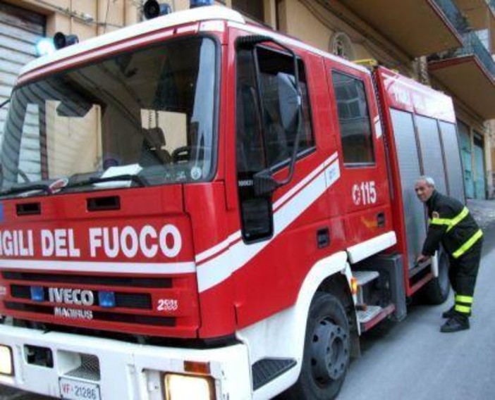 Cortocircuito in una casa di Sassello, danni a due stanze