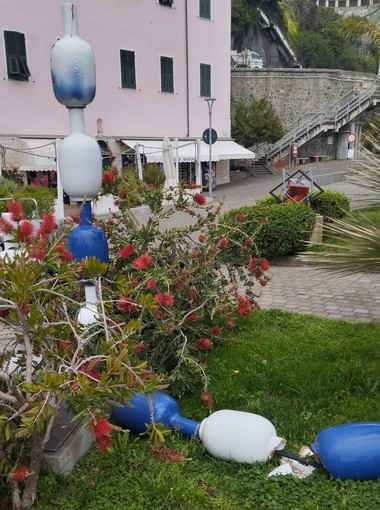 Celle, danneggiata una scultura in ceramica sul lungomare