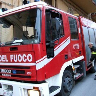 Savona, si rompe un tubo dell'acquedotto in via fratelli Grondona, strada allagata