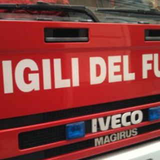 Incendio in una baracca a Quiliano: Vigili del Fuoco mobilitati