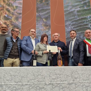 I viticoltori etici Elena Tavella e Giuseppe Parenti di Quiliano premiati a Vinitaly