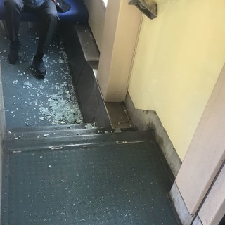 Si rompe vetro sul treno: attimi di paura tra Savona e Finale (FOTO e VIDEO)