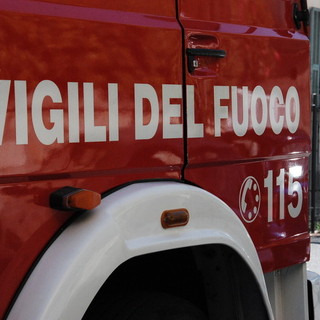 Baracca a fuoco a Bastia d'Albenga