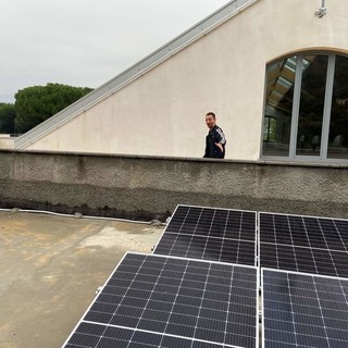 Villanova d'Albenga, attivato impianto fotovoltaico per fornire energia al Salone dei Fiori e alla biblioteca