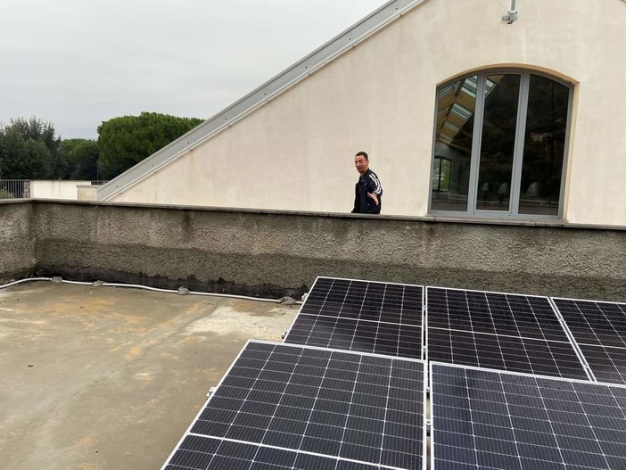 Villanova d'Albenga, attivato impianto fotovoltaico per fornire energia al Salone dei Fiori e alla biblioteca