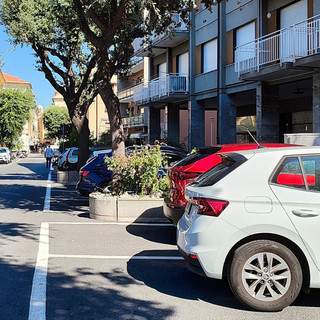 Finale, lite a colpi di cocci di bottiglie e pietrate in via De Raymondi: &quot;Situazione al limite, serve un intervento&quot;