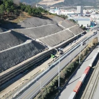 Ampliamento del parco ferroviario di Vado, conclusi i lavori di sbancamento del versante