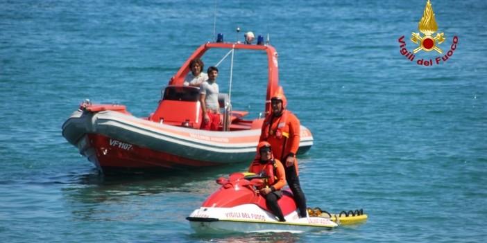 Tornano i vigili del fuoco sulle moto d'acqua per la sicurezza dei bagnanti a Savona e Vado