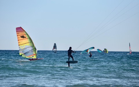 Andora, inclusività e sport al WindFestival: trionfo per il paratleta David Preziosi al Windsurf Adaptive Challenge