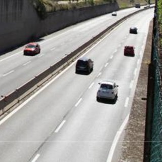 Roma, auto si schianta sulla Pontina: all'interno non c'è nessuno