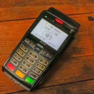 Pagamenti con Pos e bancomat, continuano problemi: cosa è successo, tempi di risoluzione