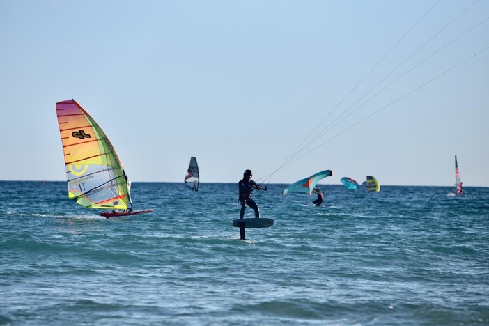 Andora, inclusività e sport al WindFestival: trionfo per il paratleta David Preziosi al Windsurf Adaptive Challenge